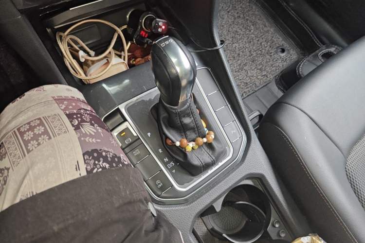 Used Volkswagen Golf Sportsvan 2016 230TSI Automatic Trend Edition Gear Lever