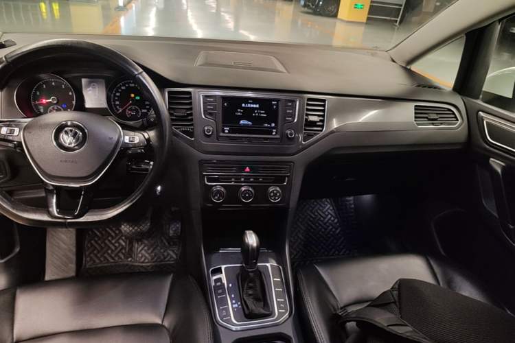 Used Volkswagen Golf Sportsvan 2016 230TSI Automatic Trend Edition Gear Lever
