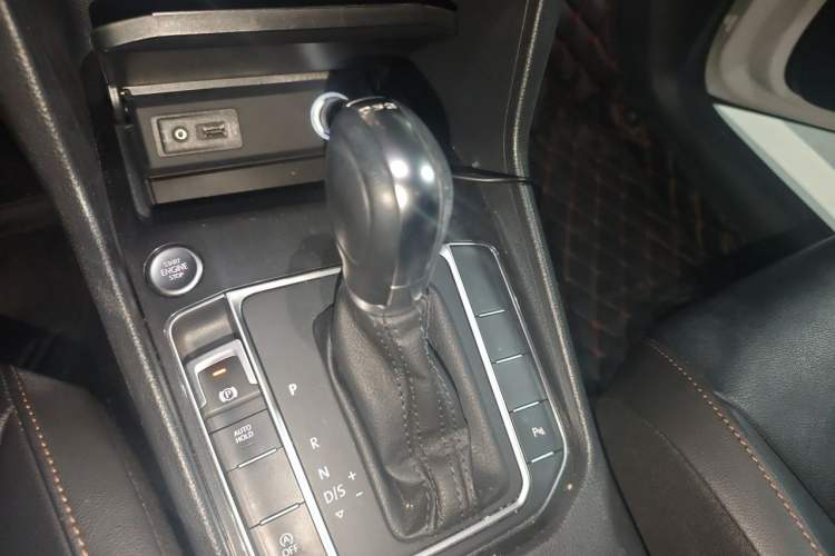 Used Volkswagen Golf Sportsvan 2016 280TSI Automatic Luxury Model Gear Lever