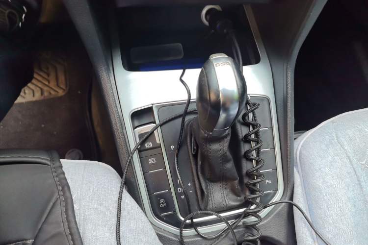 Used Volkswagen Golf Sportsvan 2016 230TSI Automatic Trend Edition Gear Lever