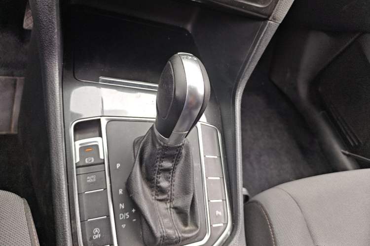 Used Volkswagen Golf Sportsvan 2016 230TSI Automatic Trend Edition Gear Lever