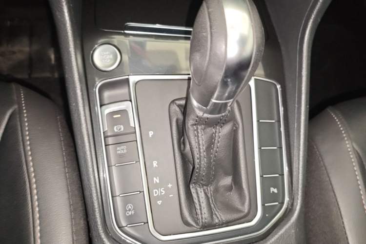 Used Volkswagen Golf Sportsvan 2016 230TSI Automatic Luxury Version Gear Lever