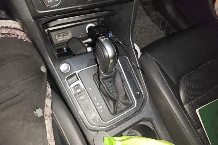 Used Volkswagen Golf Sportsvan 2016 230TSI Automatic Luxury Version Gear Lever