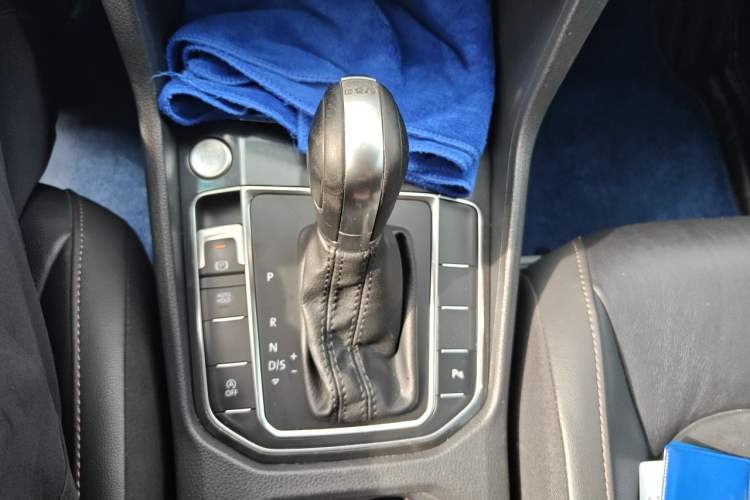 Used Volkswagen Golf Sportsvan 2016 280TSI Automatic Luxury Model Gear Lever