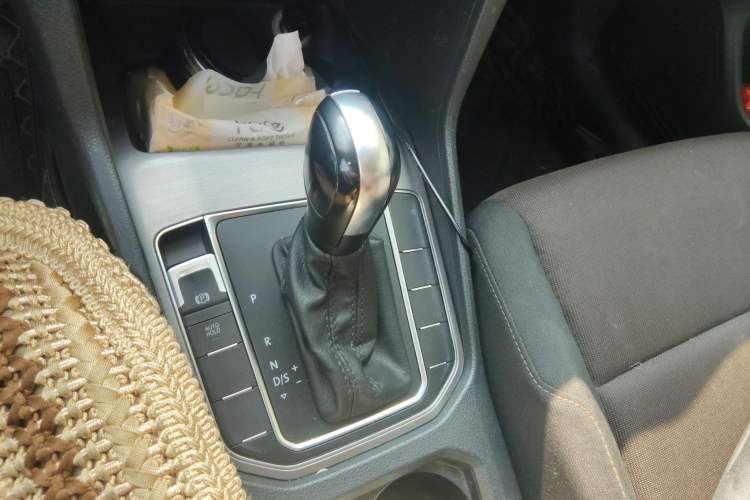 Used Volkswagen Golf Sportsvan 2016 1.6L Automatic Comfort Model Gear Lever