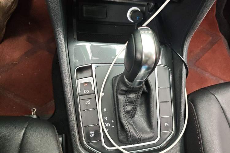 Used Volkswagen Golf Sportsvan 2016 230TSI Automatic Trend Edition Gear Lever
