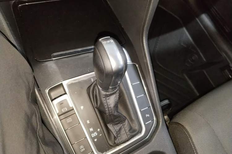 Used Volkswagen Golf Sportsvan 2016 230TSI Automatic Trend Edition Gear Lever