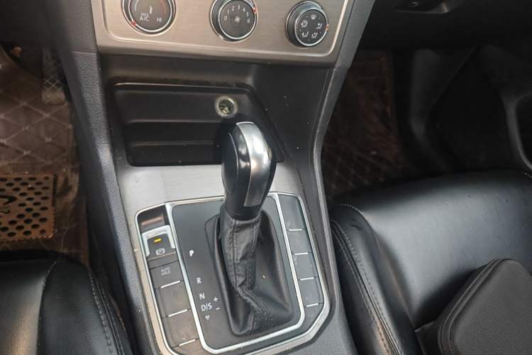 Used Volkswagen Golf Sportsvan 2016 1.6L Automatic Comfort Model Gear Lever