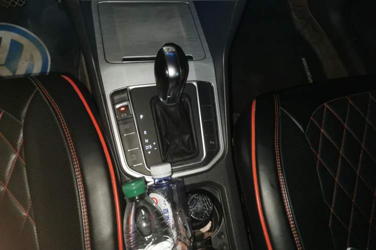 Used Volkswagen Golf Sportsvan 2016 230TSI Automatic Trend Edition Gear Lever