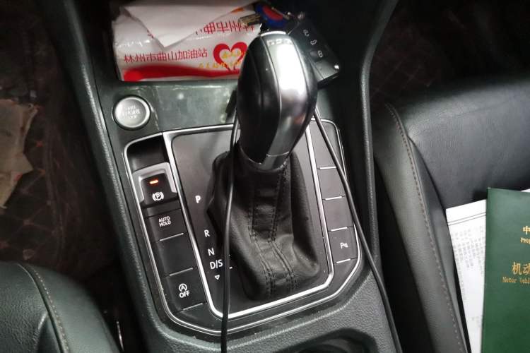 Used Volkswagen Golf Sportsvan 2016 230TSI Automatic Luxury Version Gear Lever
