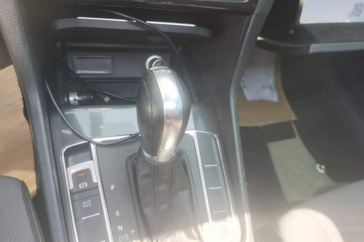 Used Volkswagen Golf Sportsvan 2016 230TSI Automatic Trend Edition Gear Lever