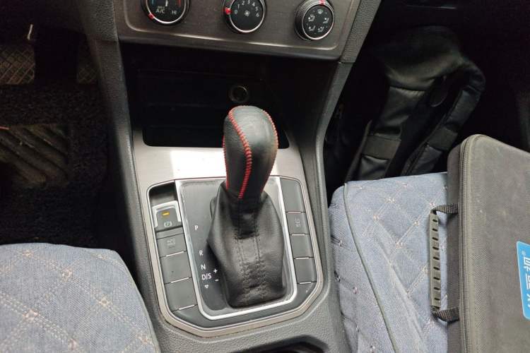 Used Volkswagen Golf Sportsvan 2016 1.6L Automatic Comfort Model Gear Lever