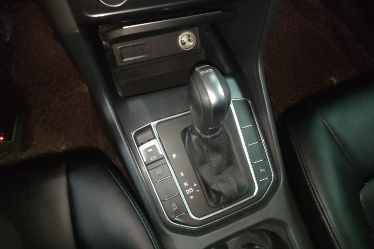 Used Volkswagen Golf Sportsvan 2016 230TSI Automatic Trend Edition Gear Lever
