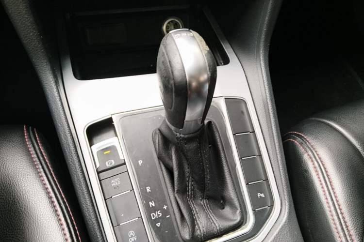 Used Volkswagen Golf Sportsvan 2016 230TSI Automatic Trend Edition Gear Lever