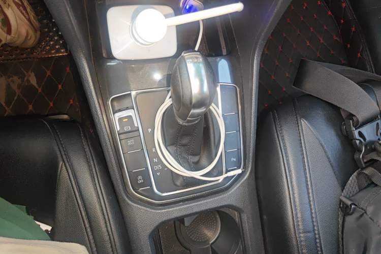 Used Volkswagen Golf Sportsvan 2016 230TSI Automatic Trend Edition Gear Lever