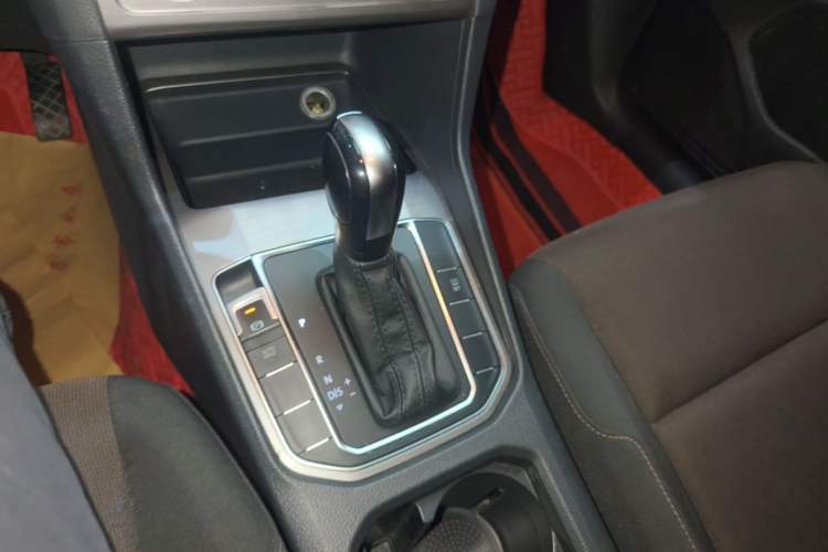 Used Volkswagen Golf Sportsvan 2016 1.6L Automatic Comfort Model Gear Lever
