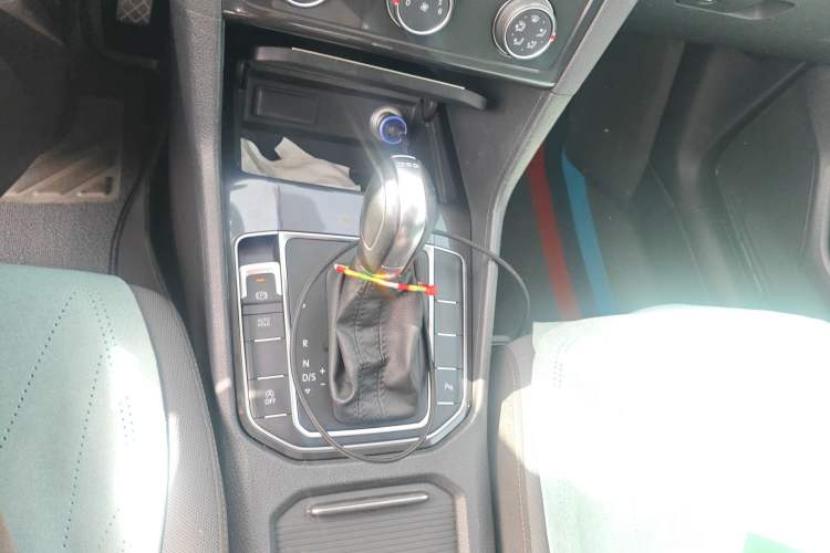 Used Volkswagen Golf Sportsvan 2016 230TSI Automatic Trend Edition Gear Lever