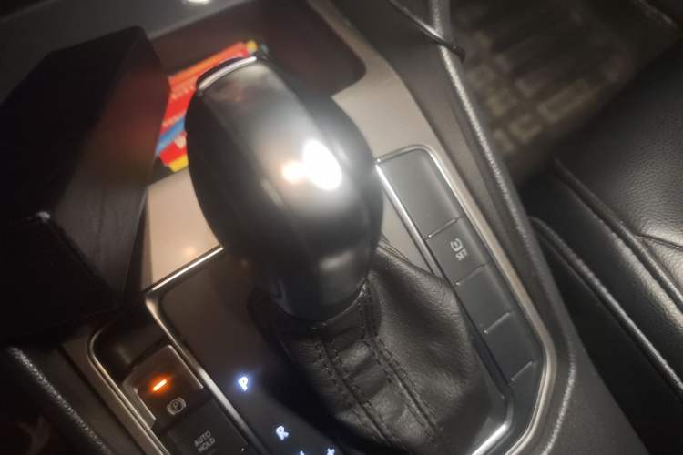 Used Volkswagen Golf Sportsvan 2016 1.6L Automatic Comfort Model Gear Lever