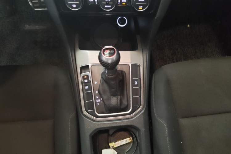 Used Volkswagen Golf Sportsvan 2016 1.6L Automatic Comfort Model Gear Lever
