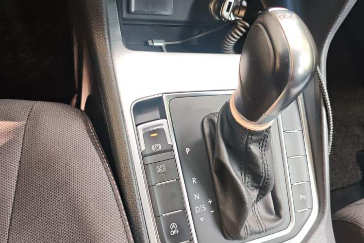 Used Volkswagen Golf Sportsvan 2016 230TSI Automatic Trend Edition Gear Lever