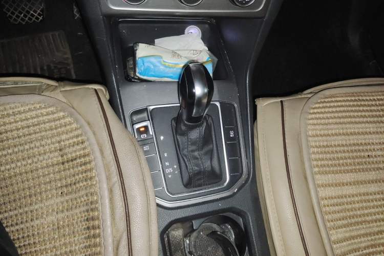Used Volkswagen Golf Sportsvan 2016 1.6L Automatic Comfort Model Gear Lever