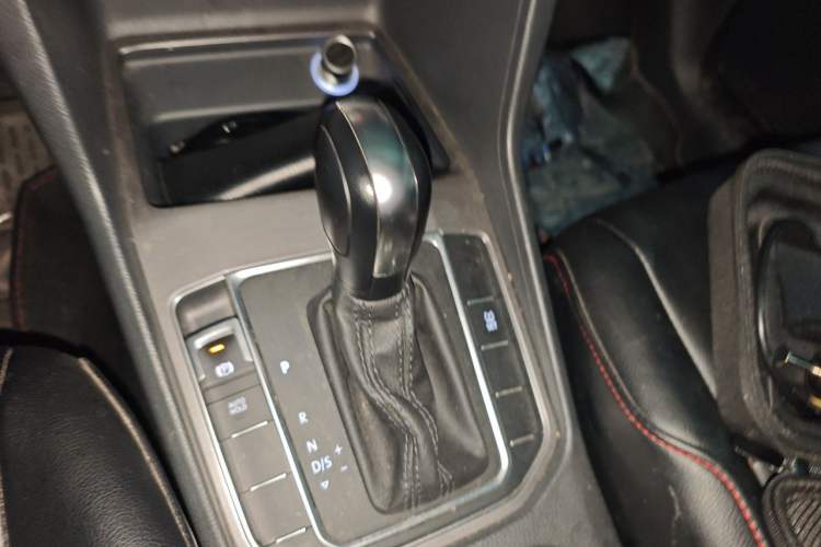 Used Volkswagen Golf Sportsvan 2016 1.6L Automatic Comfort Model Gear Lever