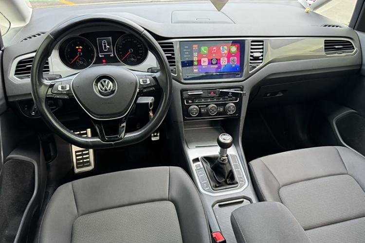 Used Volkswagen Golf Sportsvan 2016 230TSI Manual Entry-Level Trim Interior 1