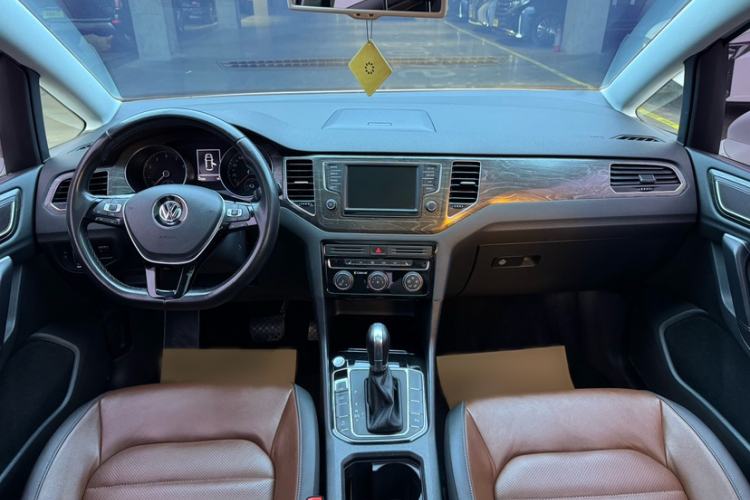 Used Volkswagen Golf Sportsvan 2016 280TSI Automatic Luxury Model Interior 1