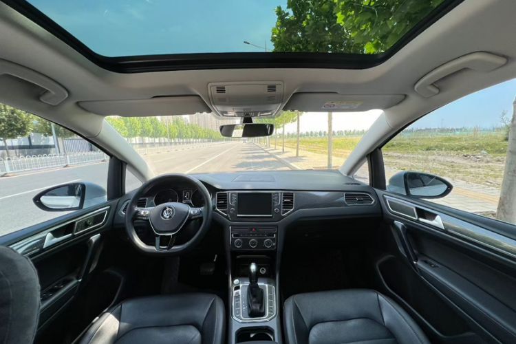 Used Volkswagen Golf Sportsvan 2016 280TSI Automatic Luxury Model Interior 1