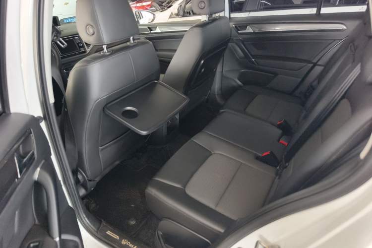 Used Volkswagen Golf Sportsvan 2016 230TSI Automatic Trend Edition Interior 1