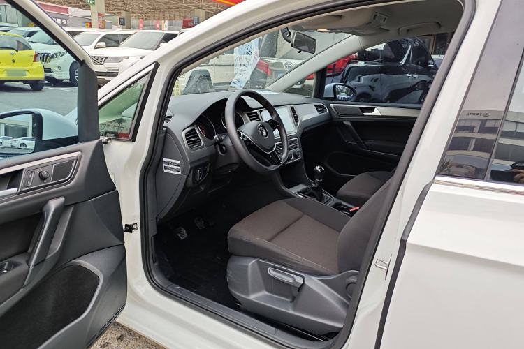 Used Volkswagen Golf Sportsvan 2016 1.6L Manual Comfort Model Interior 1