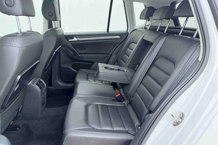 Used Volkswagen Golf Sportsvan 2016 230TSI Automatic Luxury Version Interior 11