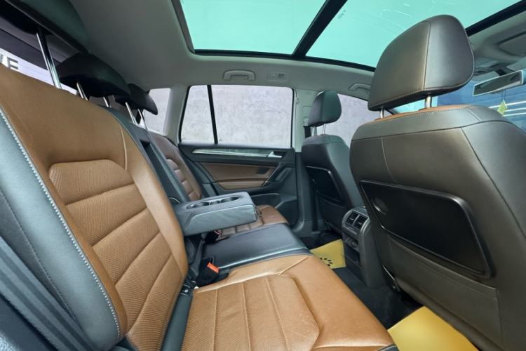 Used Volkswagen Golf Sportsvan 2016 280TSI Automatic Luxury Model Interior 2