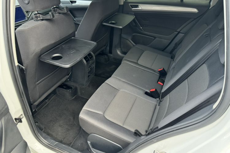 Used Volkswagen Golf Sportsvan 2016 230TSI Manual Entry-Level Trim Interior 3