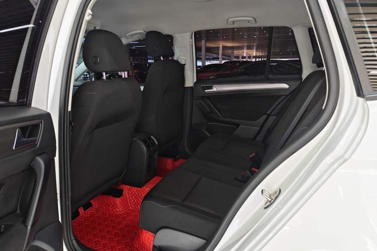 Used Volkswagen Golf Sportsvan 2016 1.6L Automatic Comfort Model Interior 3