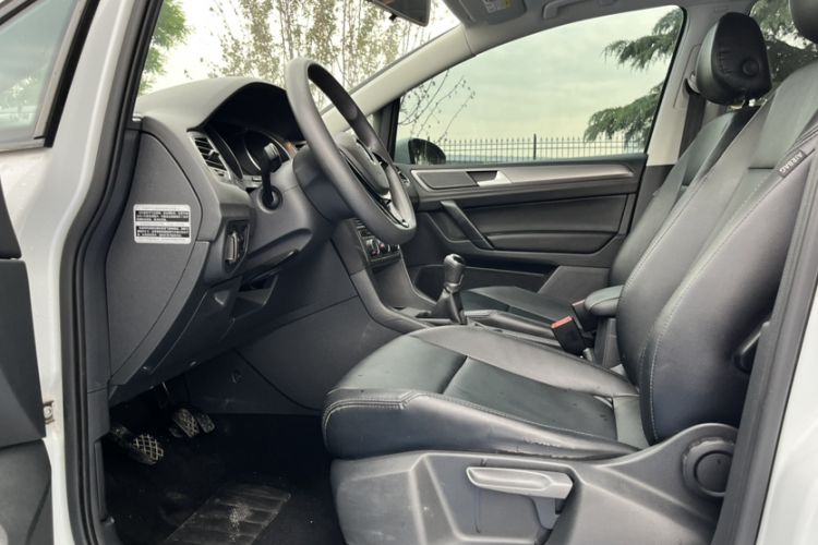 Used Volkswagen Golf Sportsvan 2016 1.6L Manual Comfort Model Interior 3