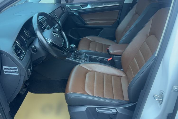 Used Volkswagen Golf Sportsvan 2016 280TSI Automatic Luxury Model Interior 3