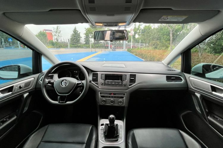 Used Volkswagen Golf Sportsvan 2016 1.6L Manual Comfort Model Interior 3