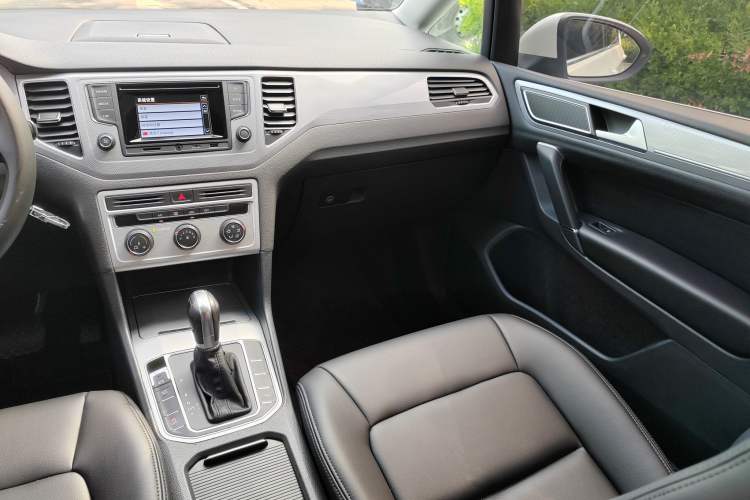 Used Volkswagen Golf Sportsvan 2016 230TSI Automatic Trend Edition Interior 4