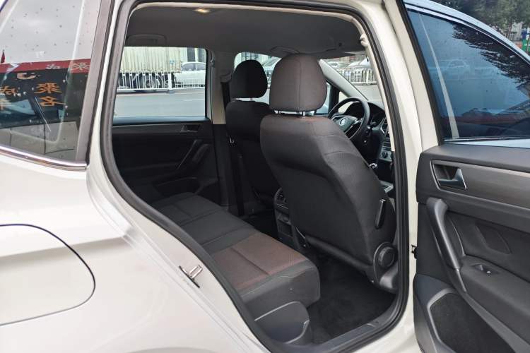 Used Volkswagen Golf Sportsvan 2016 1.6L Manual Comfort Model Interior 4