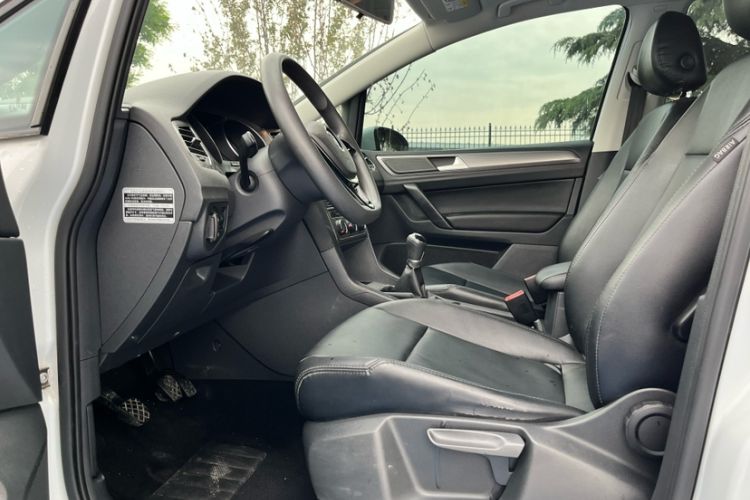 Used Volkswagen Golf Sportsvan 2016 1.6L Manual Comfort Model Interior 4