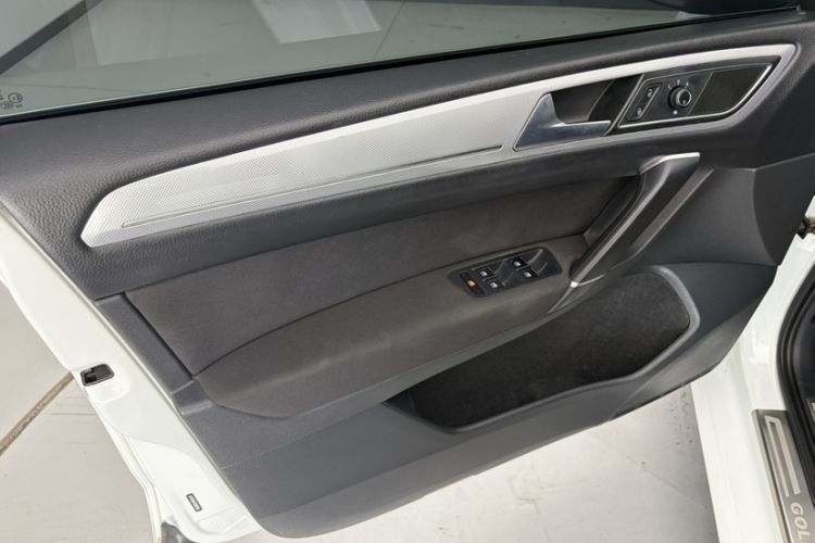 Used Volkswagen Golf Sportsvan 2016 180TSI Automatic Trend Model Interior 5