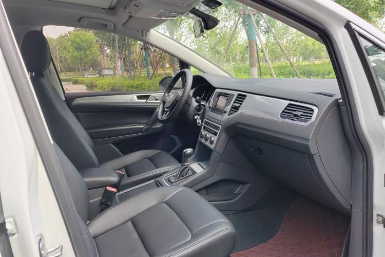 Used Volkswagen Golf Sportsvan 2016 230TSI Automatic Trend Edition Interior 6