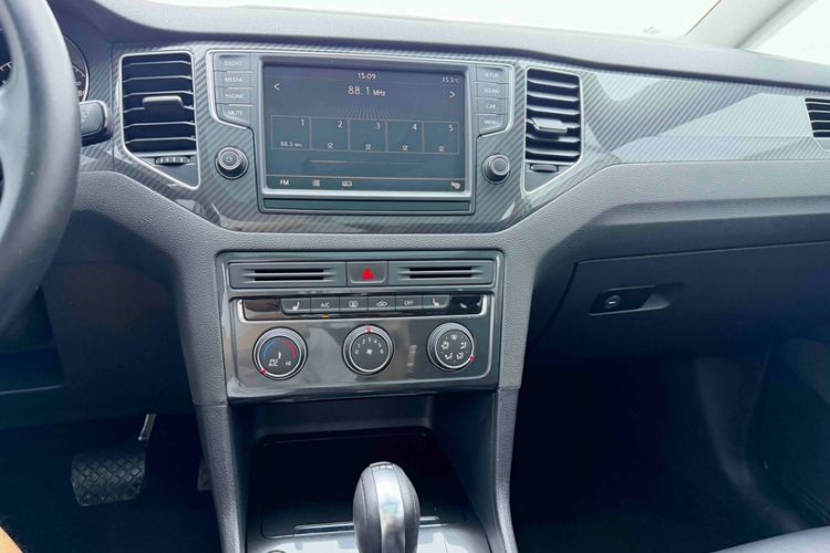 Used Volkswagen Golf Sportsvan 2016 230TSI Automatic Luxury Version Interior 6