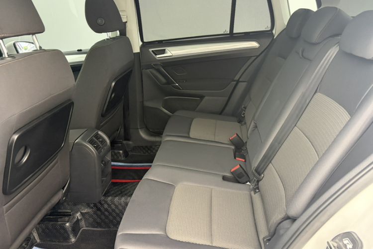 Used Volkswagen Golf Sportsvan 2016 180TSI Automatic Trend Model Interior 9