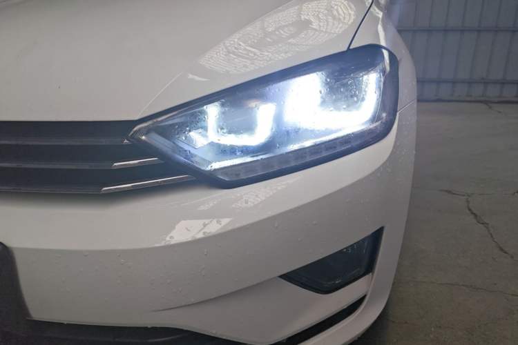 Used Volkswagen Golf Sportsvan 2016 1.6L Automatic Comfort Model Left Front Headlight