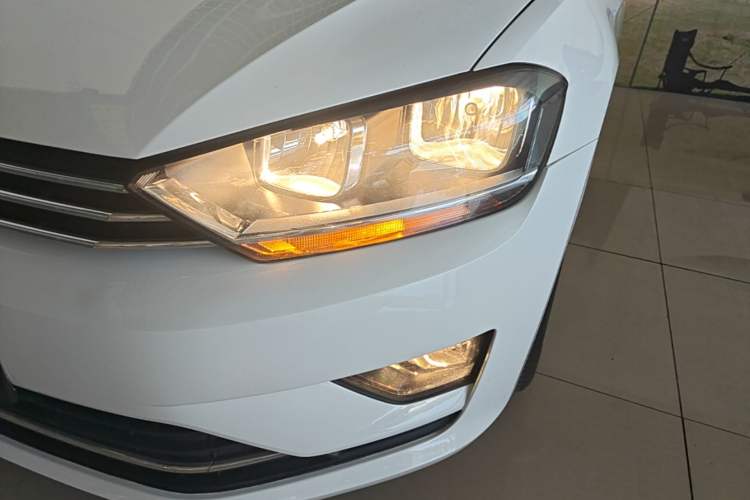 Used Volkswagen Golf Sportsvan 2016 1.6L Automatic Comfort Model Left Front Headlight