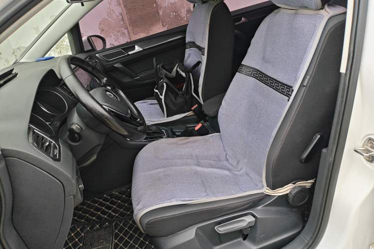 Used Volkswagen Golf Sportsvan 2016 230TSI Automatic Trend Edition Left Front Seat