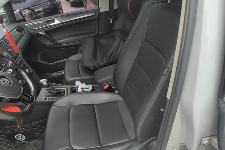 Used Volkswagen Golf Sportsvan 2016 230TSI Automatic Trend Edition Left Front Seat