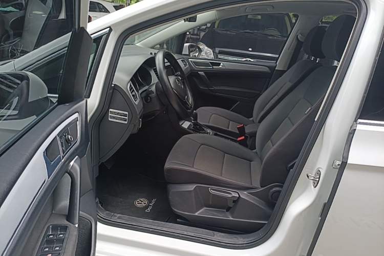 Used Volkswagen Golf Sportsvan 2016 230TSI Automatic Trend Edition Left Front Seat